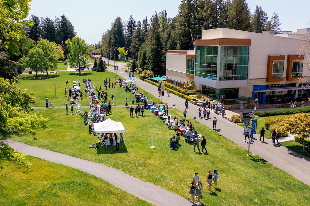 An aerial view of the outside of the Student Center during an event